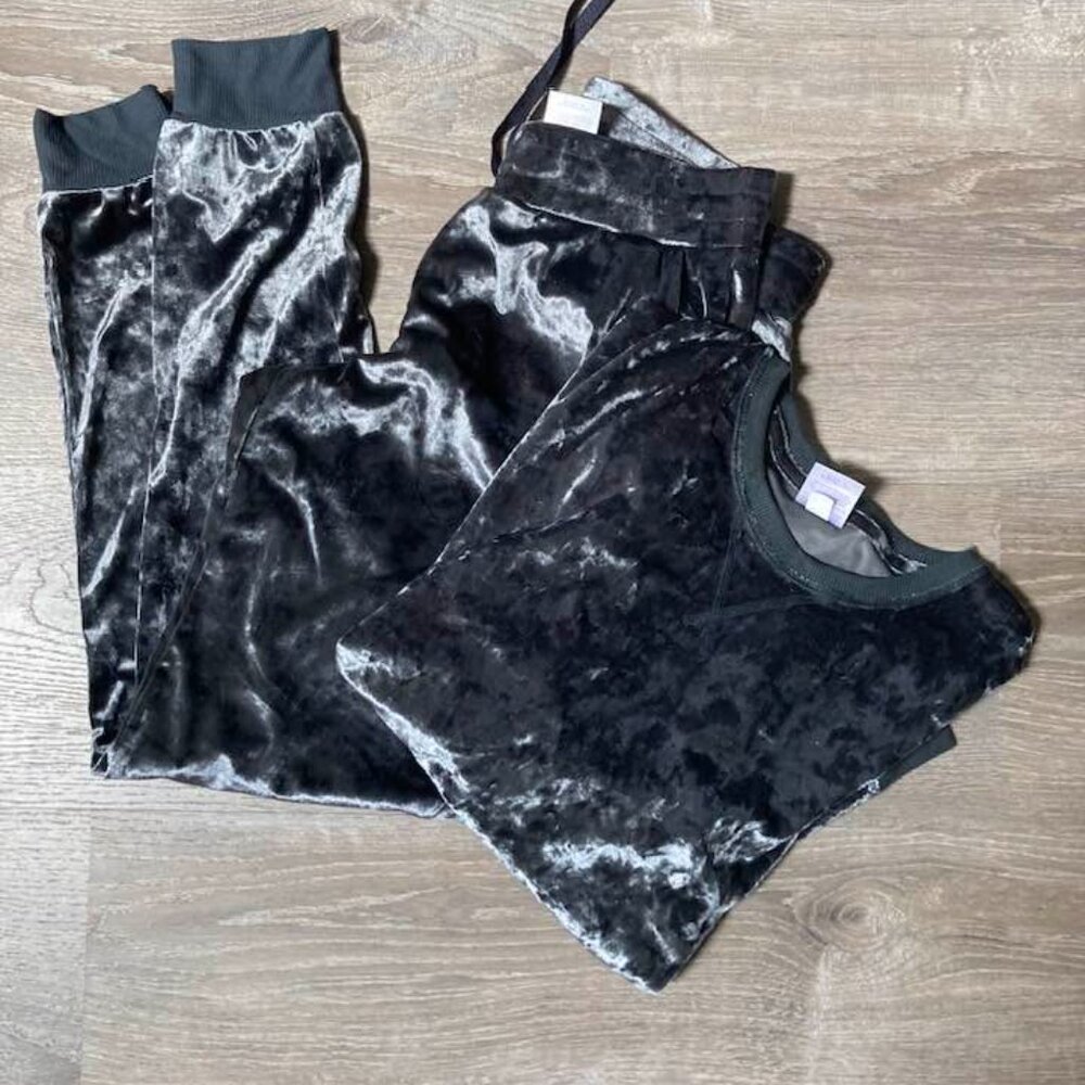 VICTORIA SECRET NEW SET CRUSHED VELOUR LOUNGE PANTS AND TOP